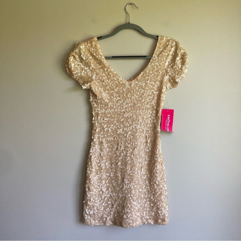NWT Verty Cream Sequin Bodycon Mini Dress M
